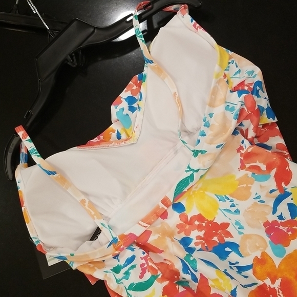 💕ELLEN TRACY💕 One Piece Ruffle Swimsuit ~ Abstract Floral Print 8 NWT - Picture 10 of 12